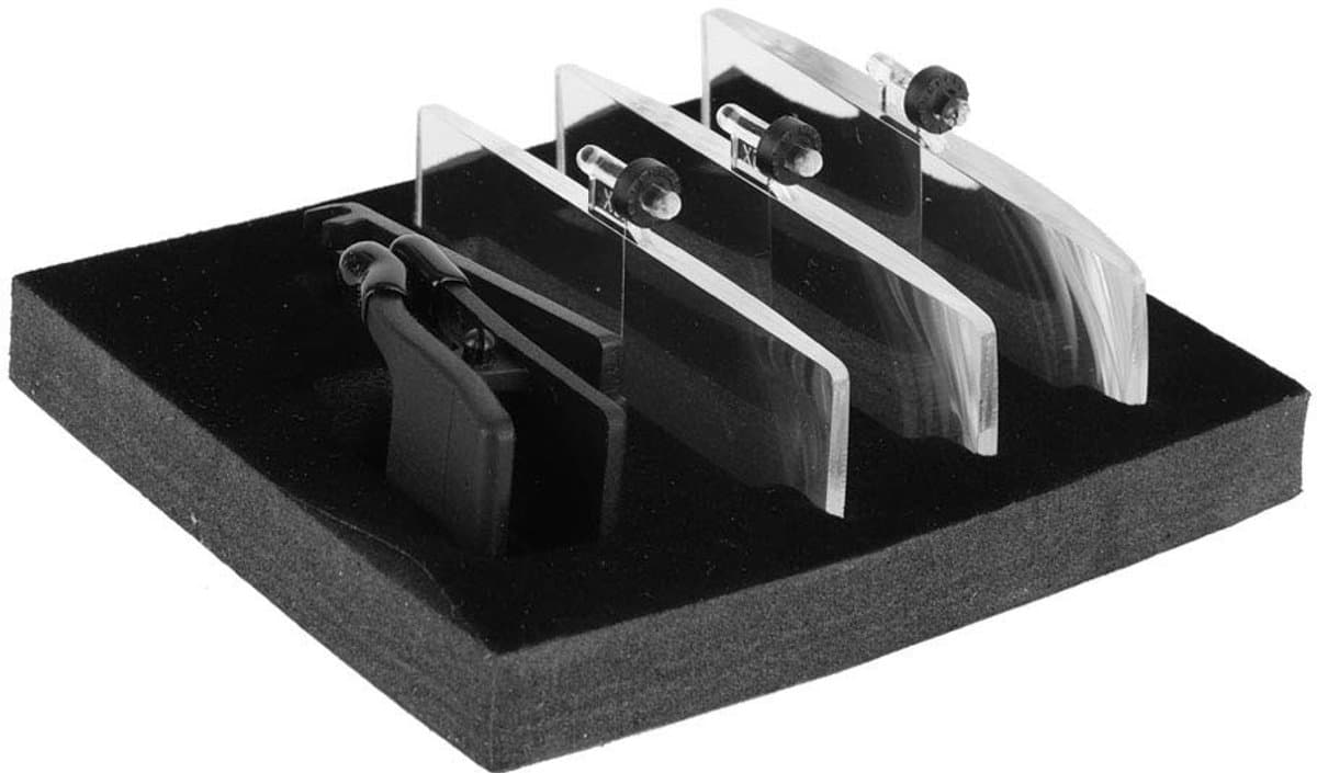 Dailygoods- Vergrootglas Draagbaar - Clip-on Briltype - 1.5x/2.5x/3.5x Vergroting - Stevig en Duurzaam - Geschikt voor Inspectie - Harde Koffer - Loep - Afbeelding 1